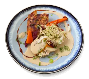 Volaille grillée sauce crémeuse et champignons, plat de saison au restaurant L'Hémicycle Toulouse