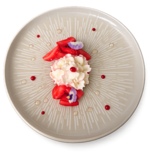 Dessert aux fraises et chantilly fleurie, pâtisserie maison au restaurant L'Hémicycle Toulouse rive gauche